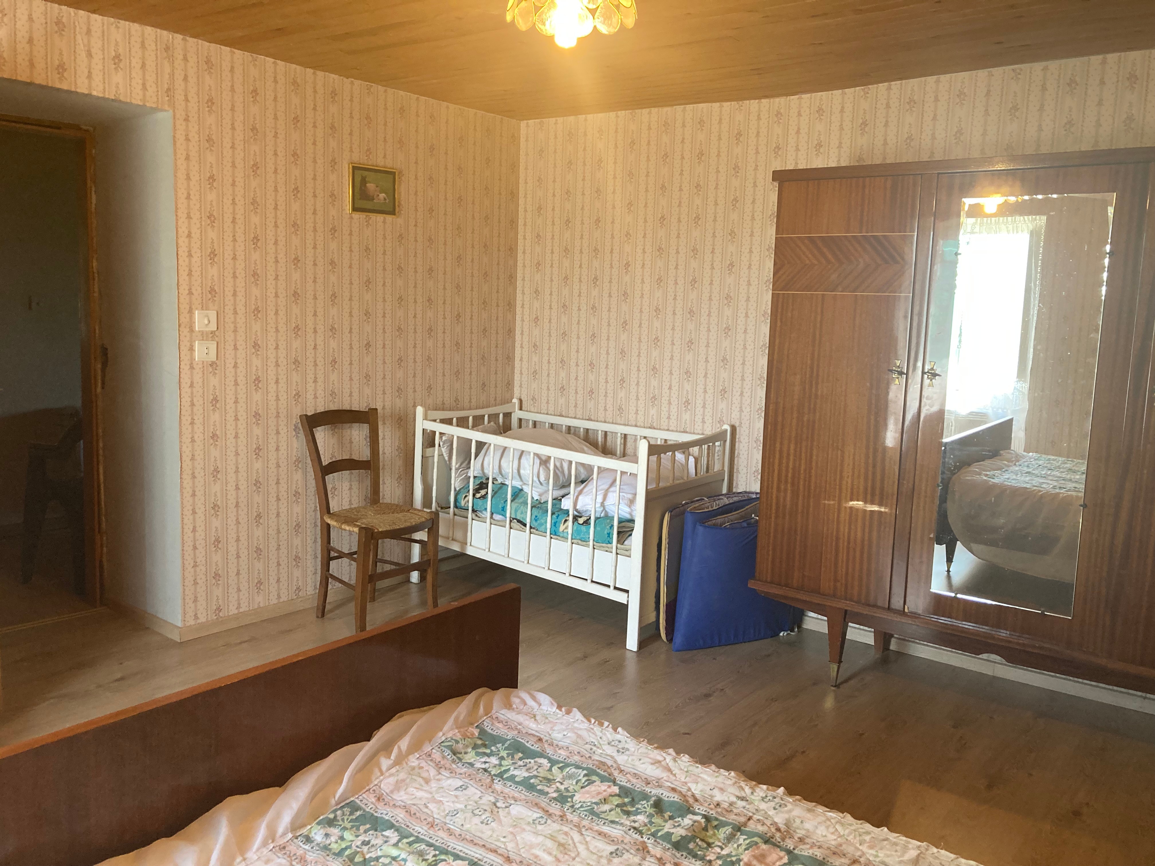 2ème Chambre 1 lit 140 + 1 lit bébé