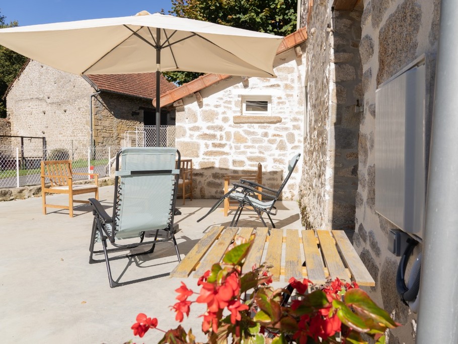 Terrasse fleurie HAUTE-VIENNE 87 Gîte Le KAOLIN Clévacances