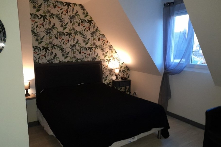 Chambre pour 2 personnes avec rangements (lit 140x190 cm)