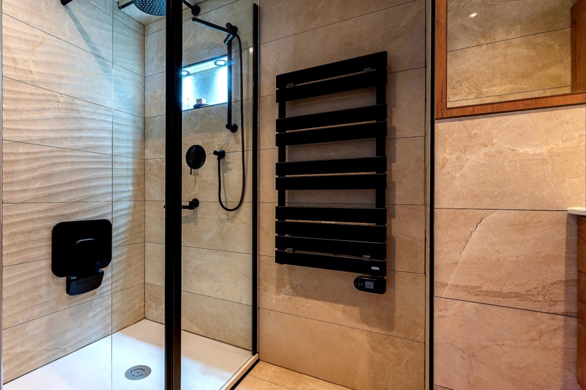 DOUCHE Toute belle, toute neuve ! merci l'Artiste !