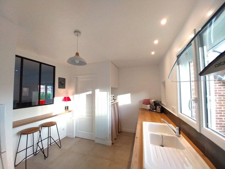 Cuisine Location Gite Normandie- Le Clos de Varengeville sur Mer- location plain-pied proche Dieppe, Veules les Roses. Cuisine très bien équipée.