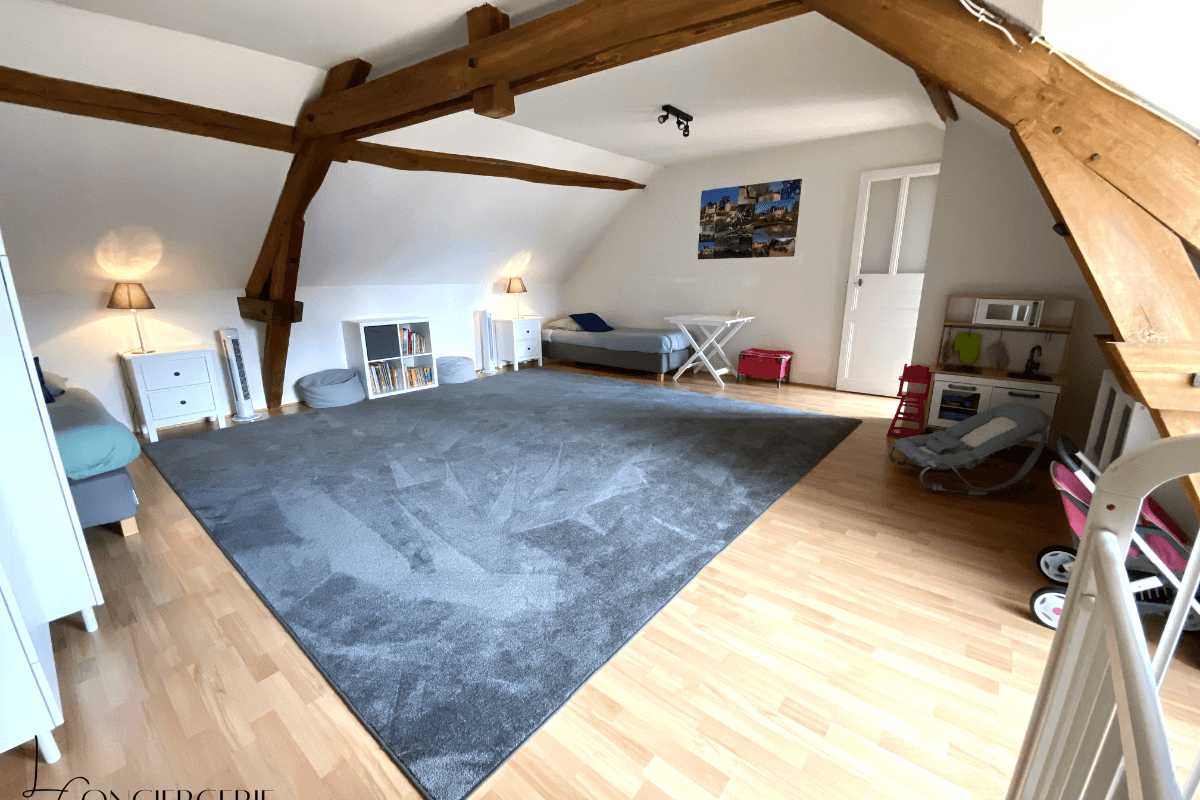 Chambre communicante R+1 modulable (2 lits simples ou 1 lit double).