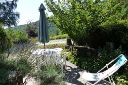 Terrasse abritée orientée plein Sud.