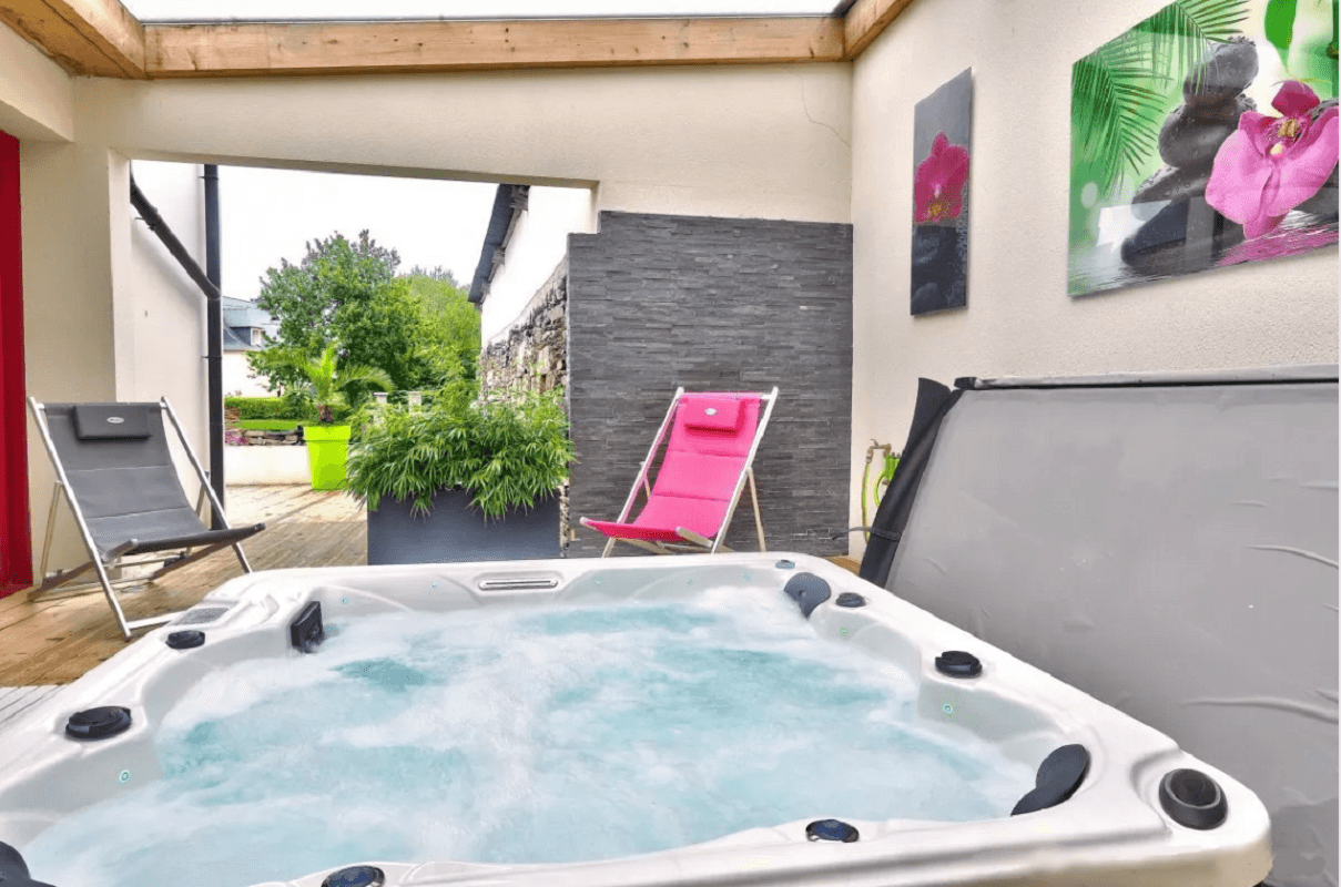 spa couvert semi ouvert sur l'extérieur