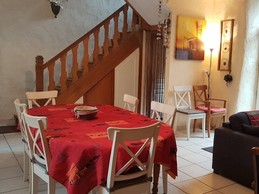 Vers l'étage et la cour intérieure