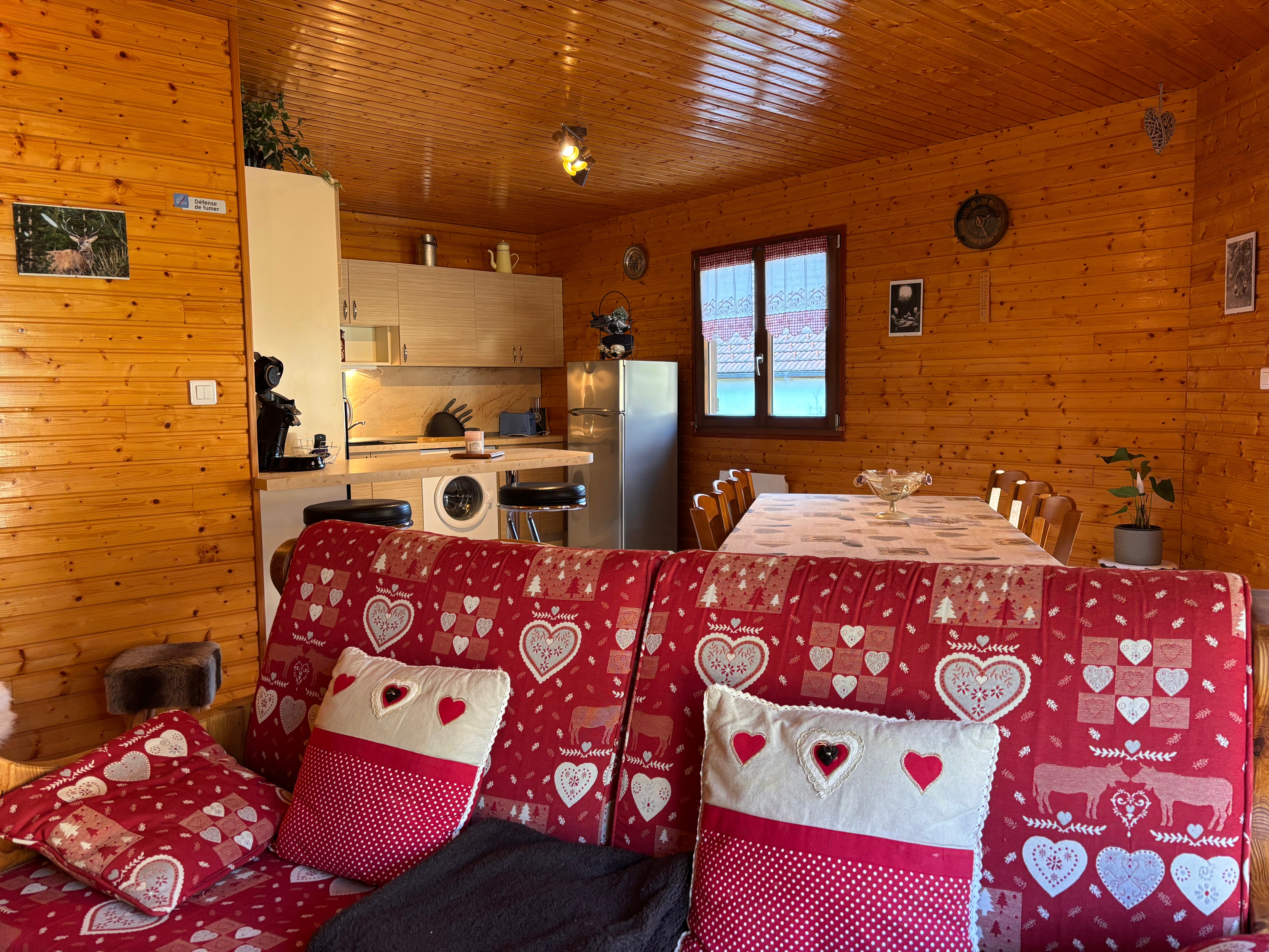Living room with open kitchen - Chalet Le Jauniré - Plainfaing, Vosges