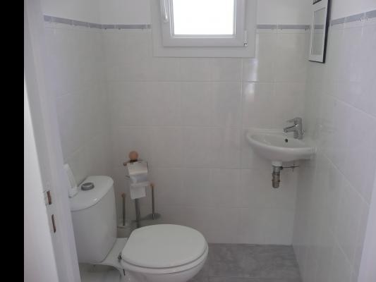 wc indépendant avec lave main