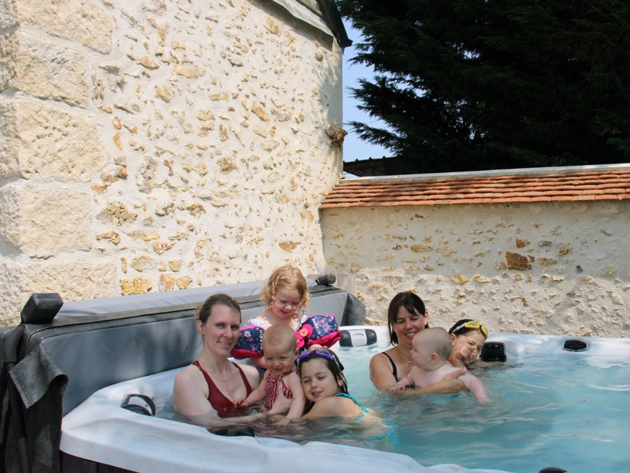 Espace détente privatif gite entre terres et vignes en famille en Champagne à Chatillon sur Morin