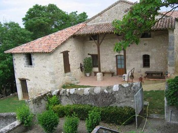 Ferme ancienne restaurée www.gitesdepeyrouton.fr
