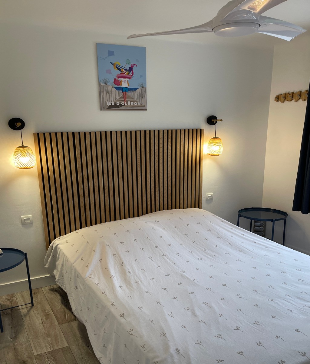 Room with a view of the garden, equipped with a fan.Bultex bedding and mattress.