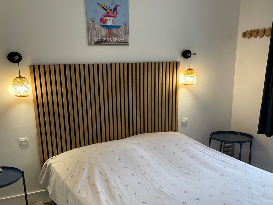 Room with a view of the garden, equipped with a fan.Bultex bedding and mattress.