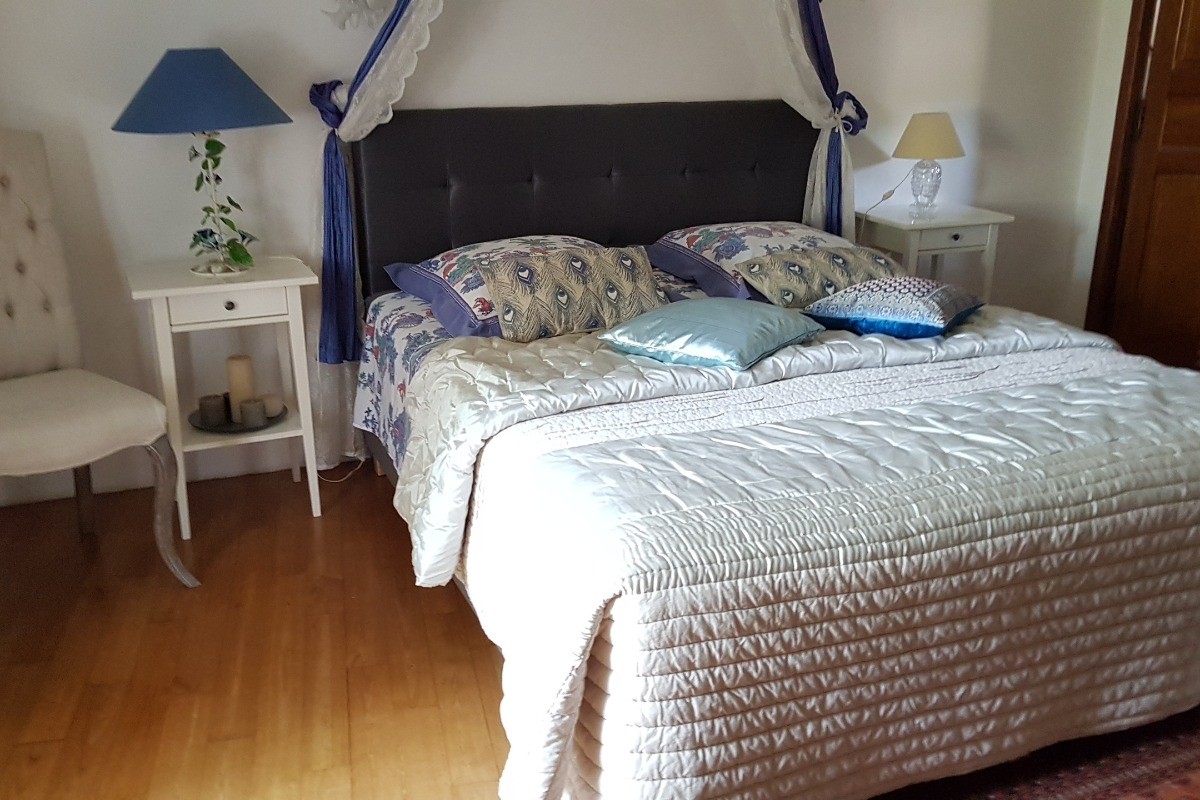 Chambre bleue au 1er, lit en 1,60