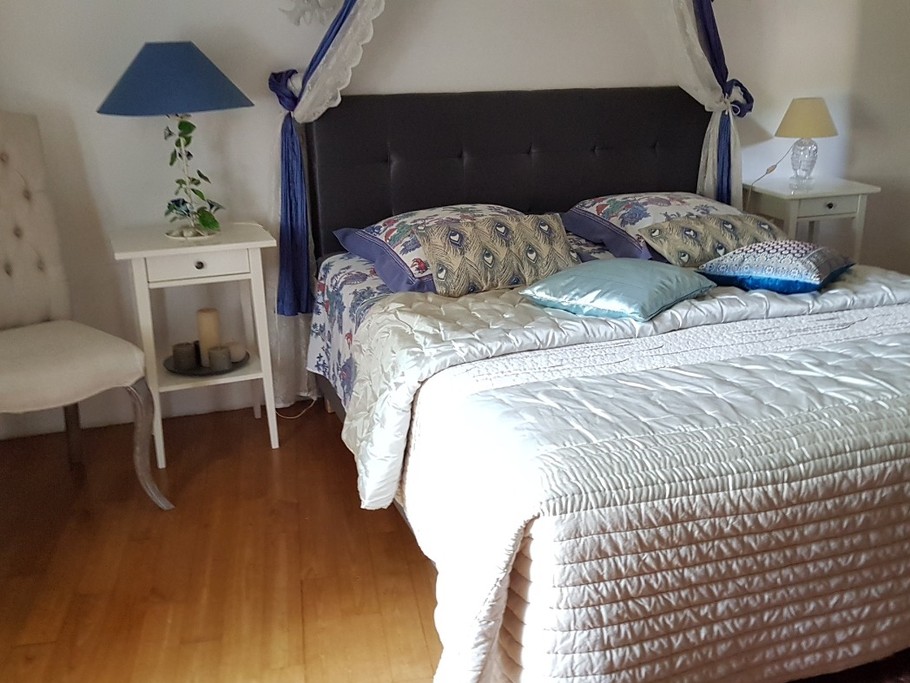 Chambre bleue au 1er, lit en 1,60