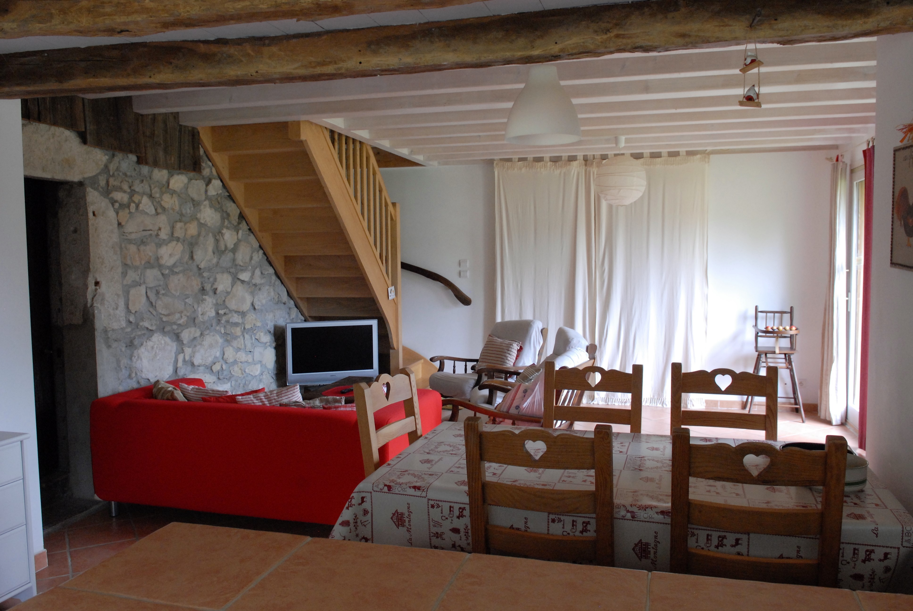 En enfilade, table et salon