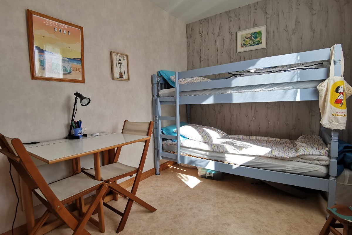 Chambre 2 avec 2 lits 90 superposés