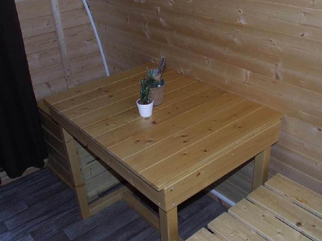 Table avec tabouret