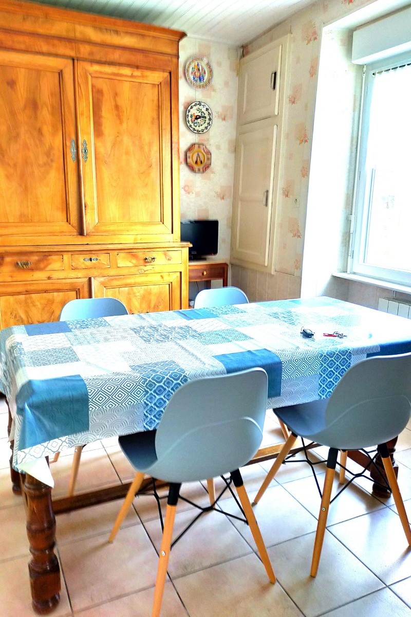 Cuisine indépendante bien équipée avec coin repas. 
Crédits photo : Le Petit Chatelet