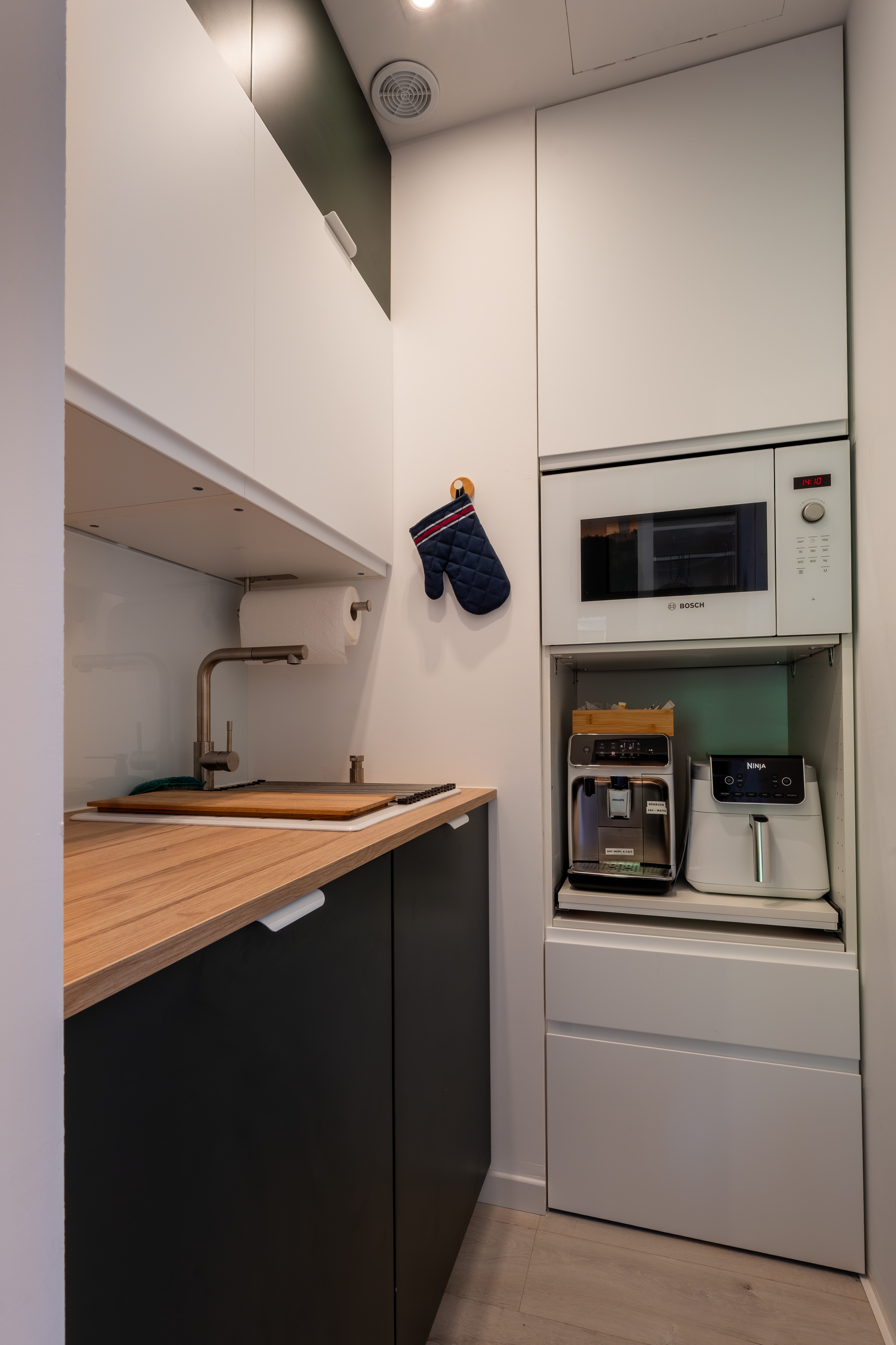 Scandi'Green Kitchen Area – Domaine Epic Chalets