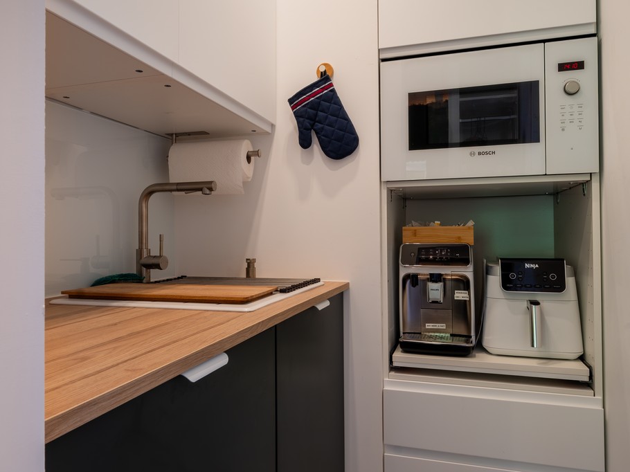 Scandi'Green Kitchen Area – Domaine Epic Chalets