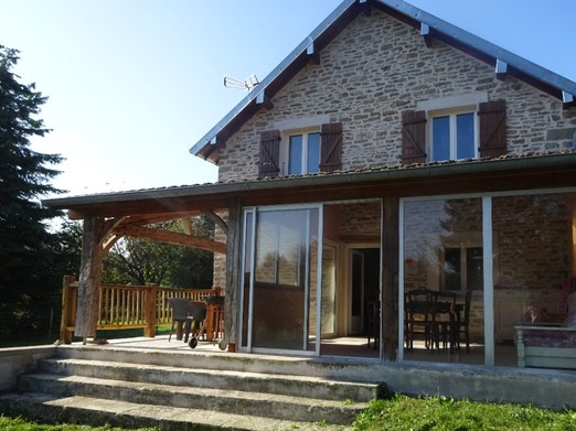 Gîte Chez Léon - Jura - côté jardin