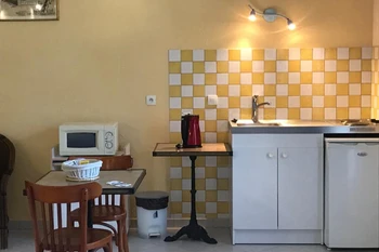 Coin cuisine, Chambre Cerisier à L'Essartille en Charente à Dirac