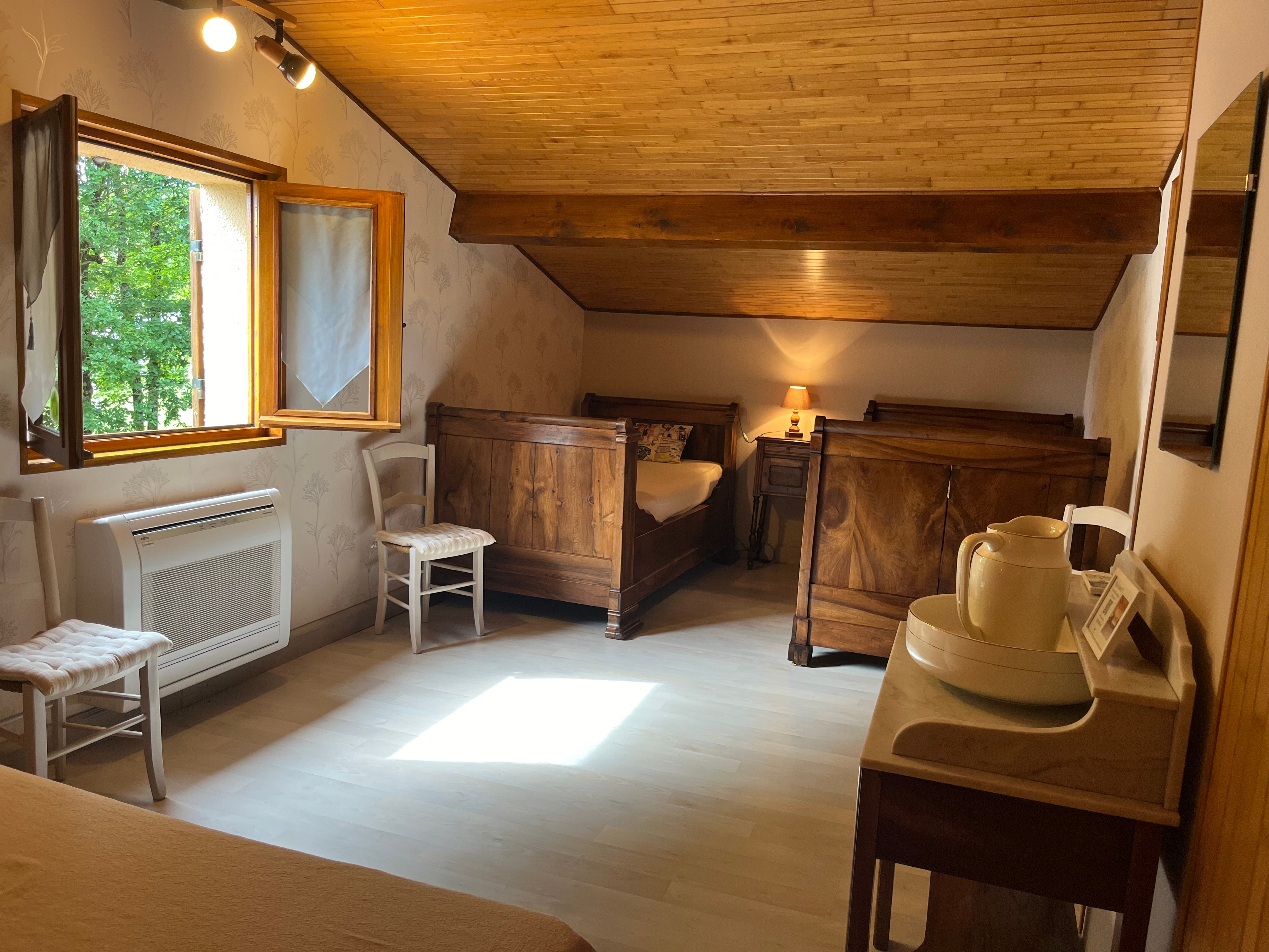 Chambre 3 lits à l'étage côté 2 lits 90