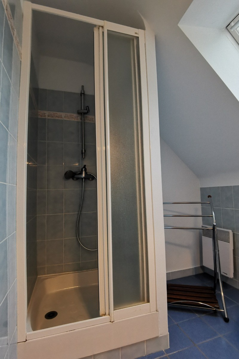 Salle d'eau avec WC
