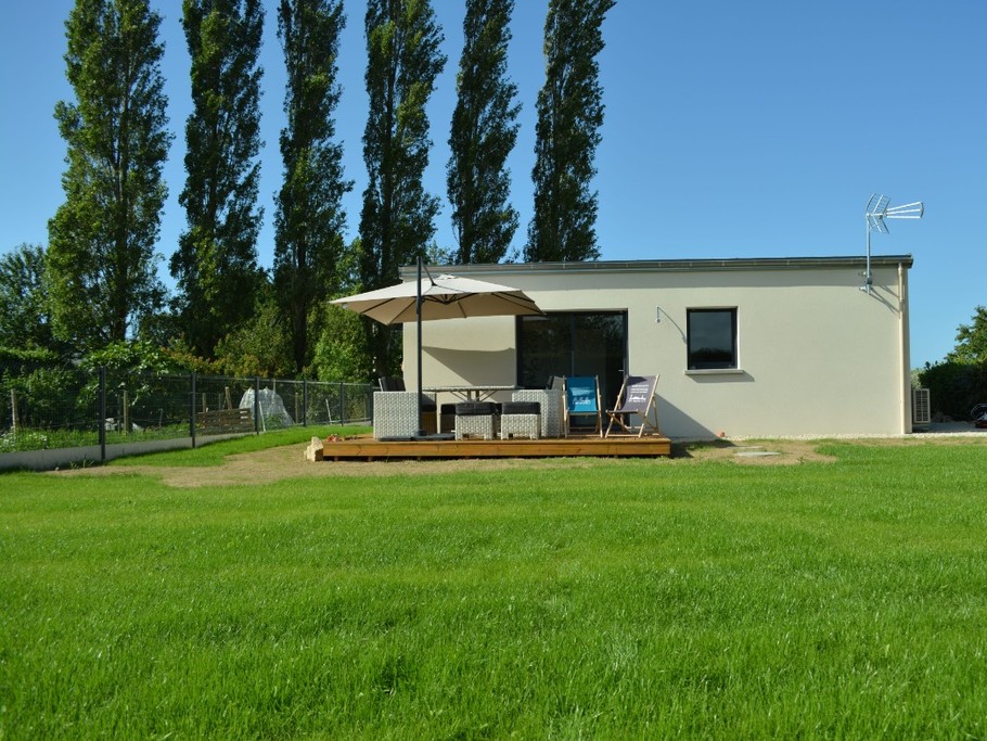 le Mascaret, location 4 pers, Saint Lormel, Rousseau, vue extérieure côté terrasse et jardin