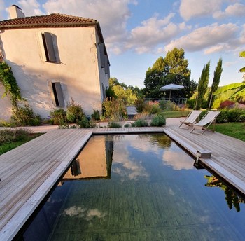 Lassenat et sa piscine écologique, sans chlore ni sel.