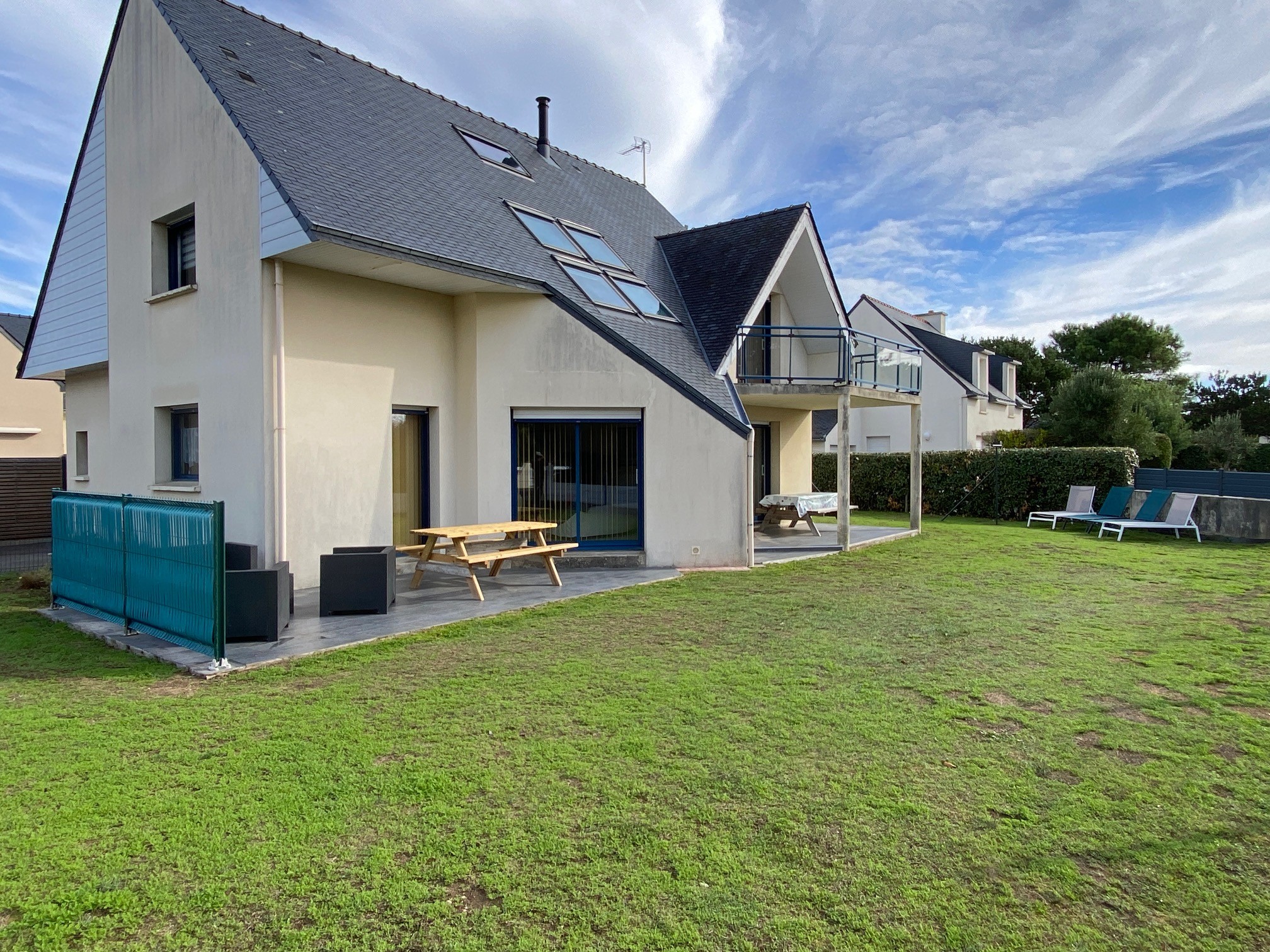 House with a south-facing façade and a garden