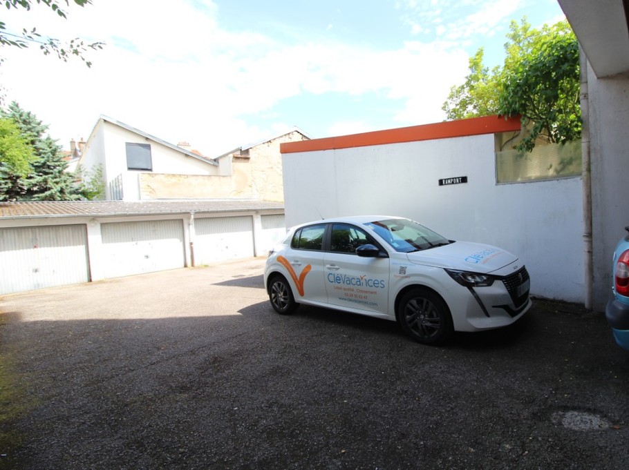 Belle place de parking dédiée