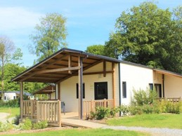 Domaine avec étang de pêche situé au sud des Cotes d’Armor à Merdrignac en Bretagne, Station Verte et Village Etape en plein centre de la Bretagne et proche de la forêt de Brocéliande. Le camping (emplacements, mobil homes, chalets) est ouvert à l’année.