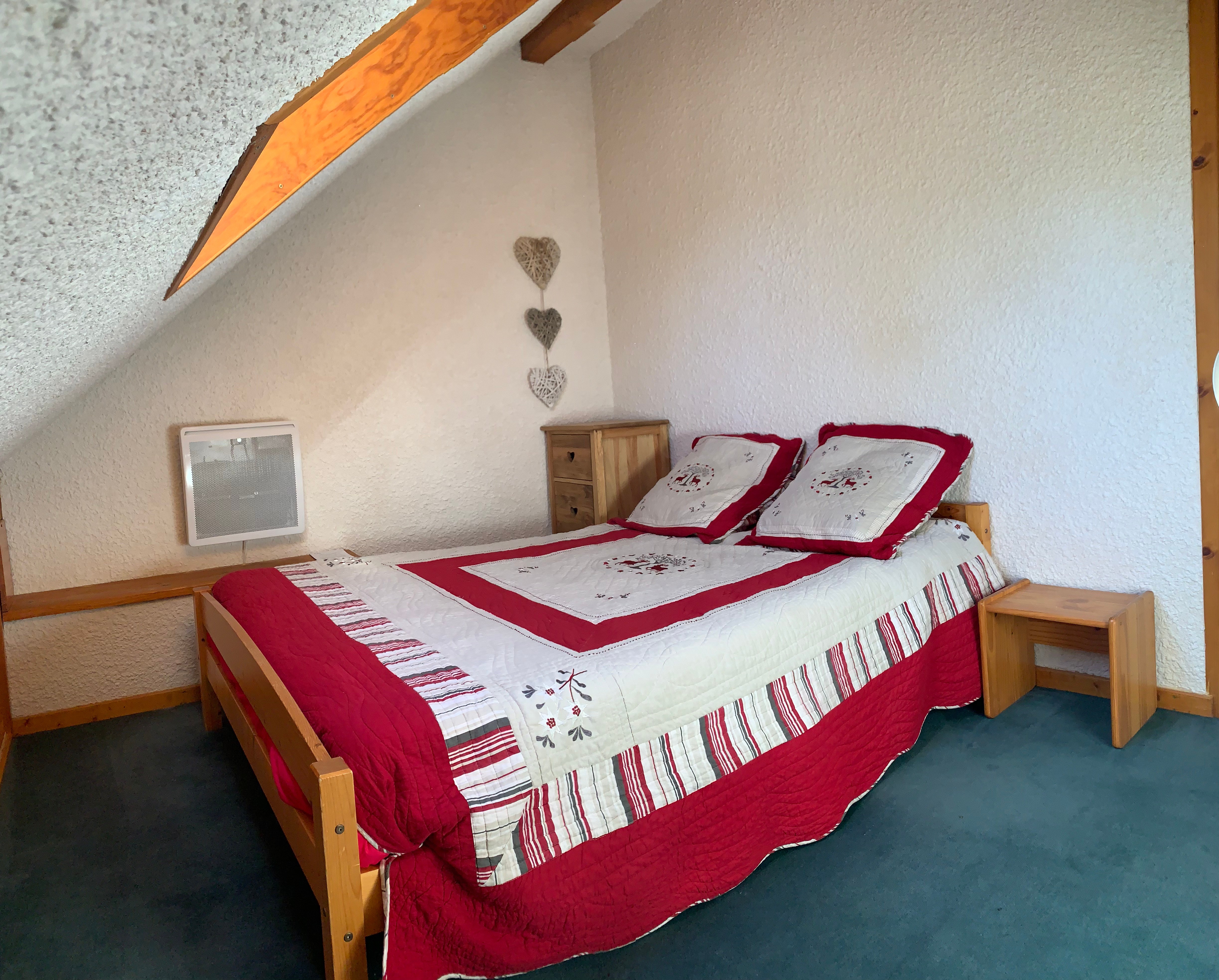 Chambre 2 indépendante à l’étage. Lit 140 X 190