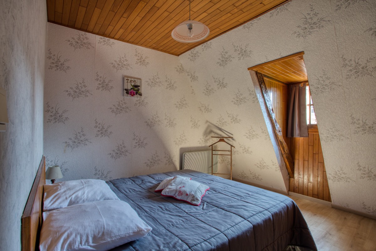 CHAMBRE A L'ETAGE,LIT EN 160