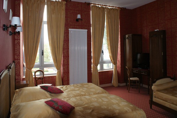 Chambre 2 (2 lits 1 personne + lit d'appoint)
