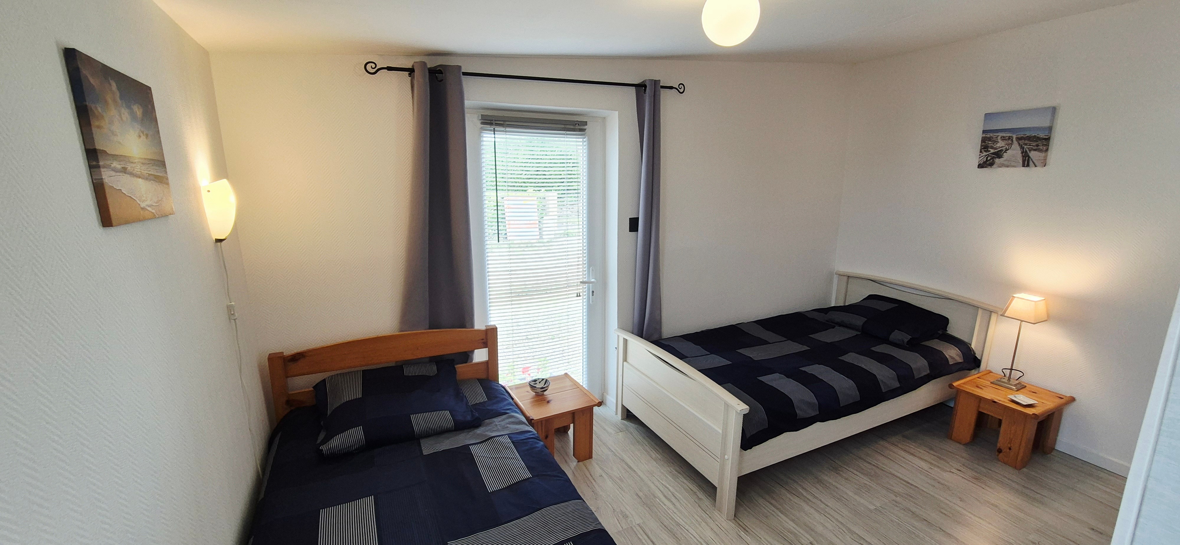 Chambre au RDC avec 2 lits de 90
