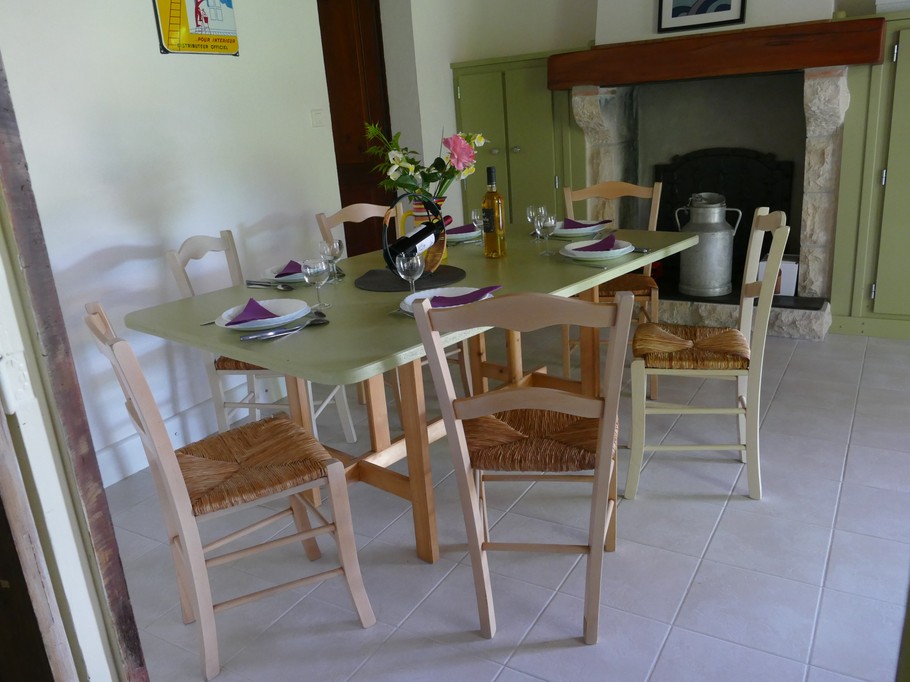 La table pour 6 personnes.