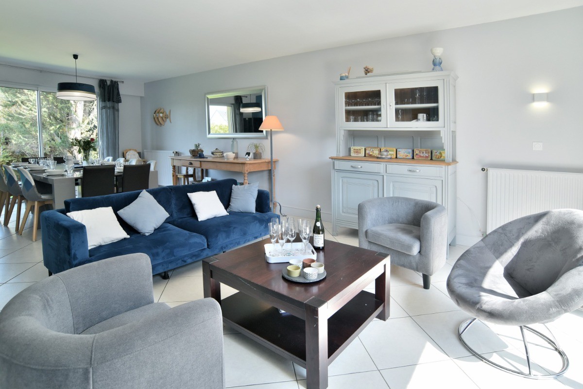 Coin salon, accès direct à la terrasse