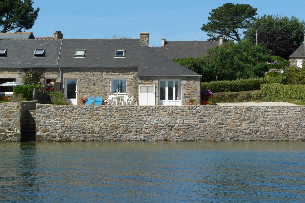 Vue sur la maison au bord de l'Aber