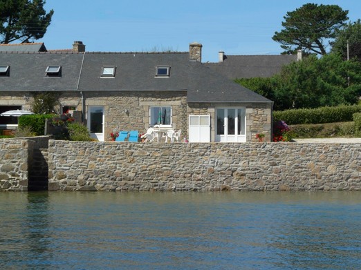 Vue sur la maison au bord de l'Aber
