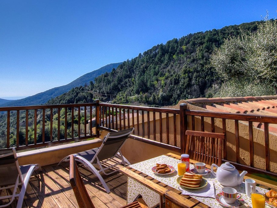 Terrasse vue vallée et mer