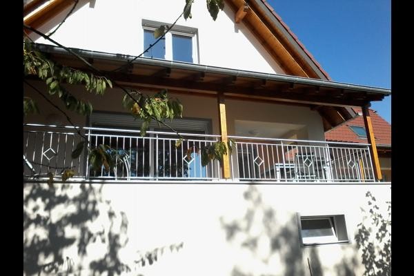 Vue extérieure de la terrasse couverte
