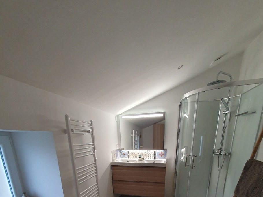 Shower room adjoining bedrooms - Gite les bords de l'Amezule, gite Bergamotte