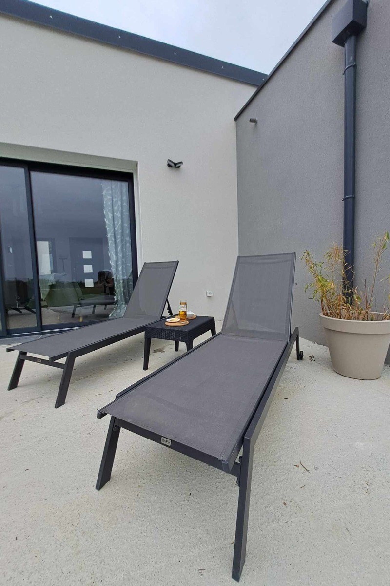 Grande terrasse avec son jardin clos