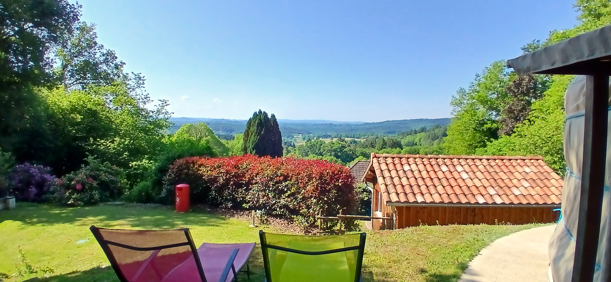 Yourte mongole "Le Point du Jour", en pleine nature, vue imprenable - Auriat, Creuse, au cœur du Limousin - Terrasse de la yourte