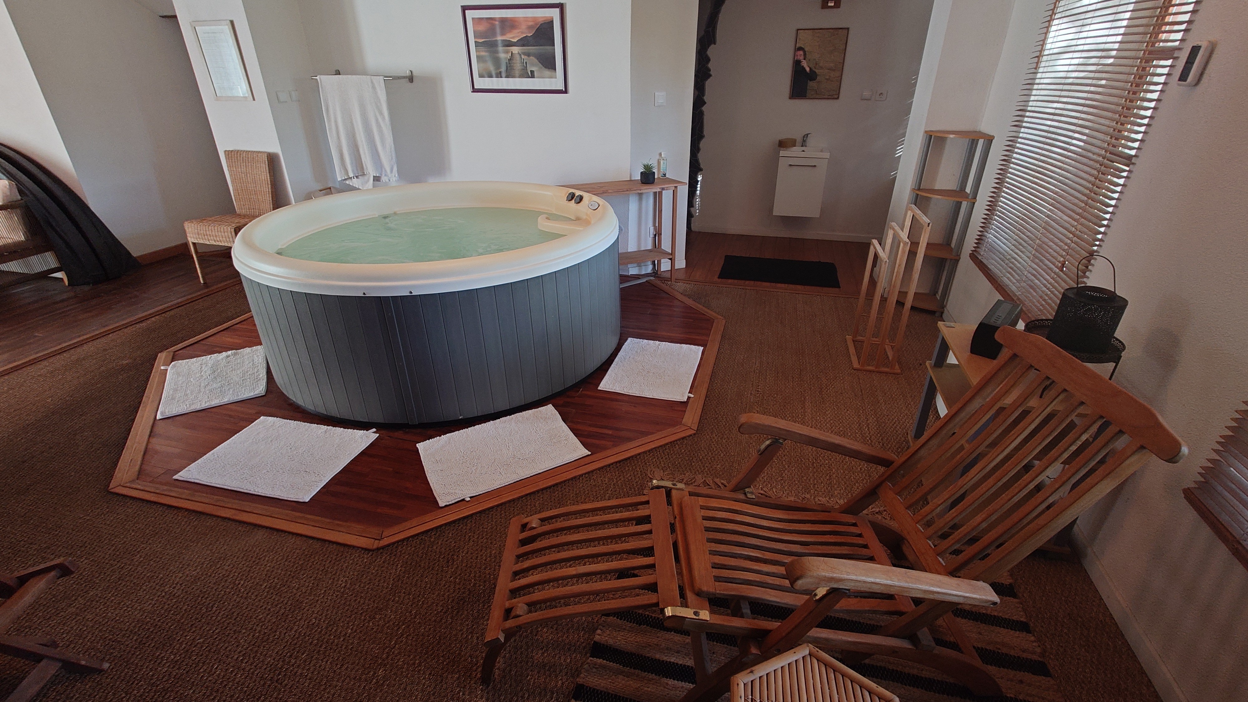 Spa for 4 people and a shower