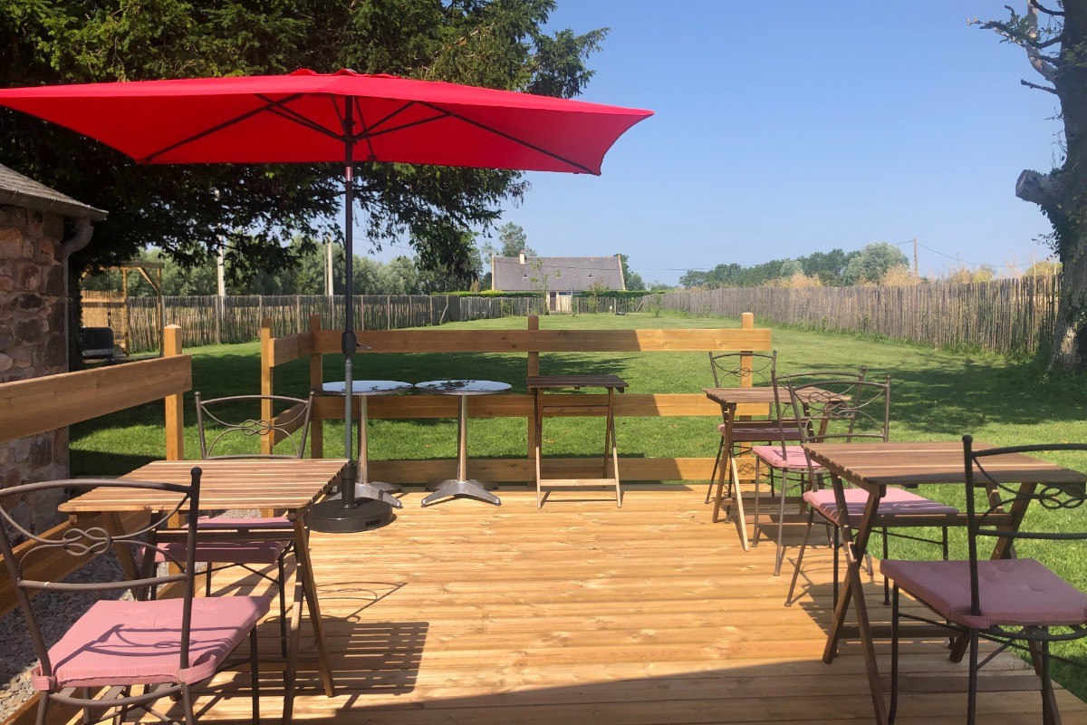 Terrasse pour petits-déjeuners ensoleillés