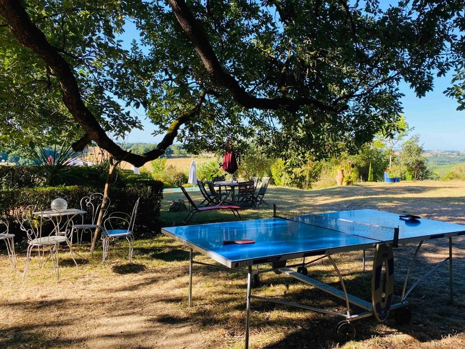 Tennis de table sous le chêne
