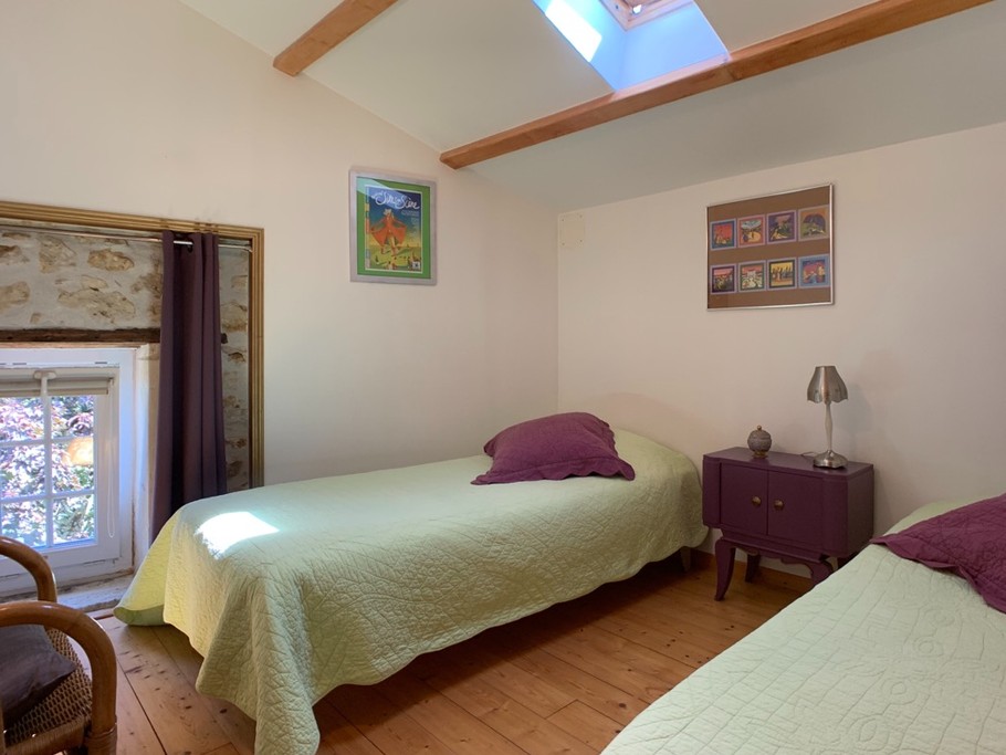 la chambre avec deux lits