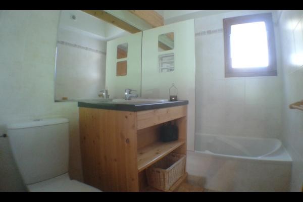 Salle de bain (baignoire, lavabo, wc)